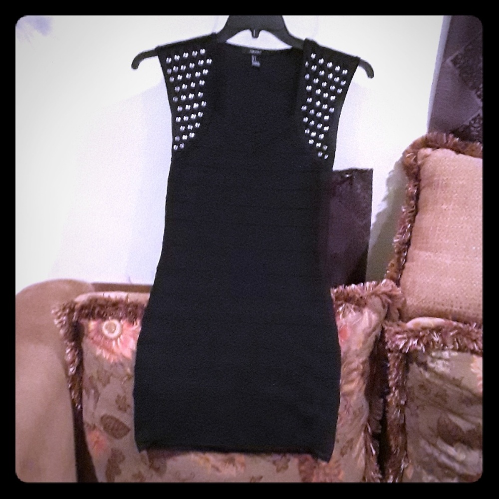 Sleeveless dress with studs black